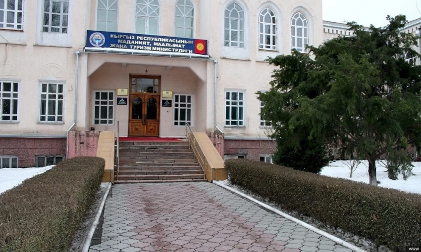У главы Минкультуры в глазу "бревно" - но он его не замечает?
