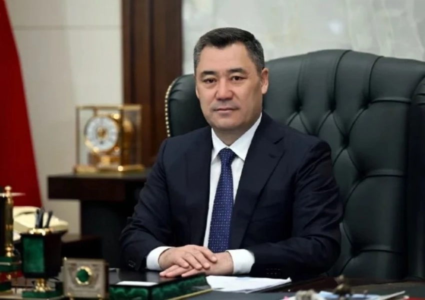 Садыр Жапаров поздравил кыргызстанцев с Днем Конституции