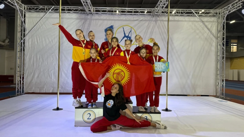 Спортсменки из КР завоевали медали на чемпионате по воздушно-спортивной акробатике (фото)