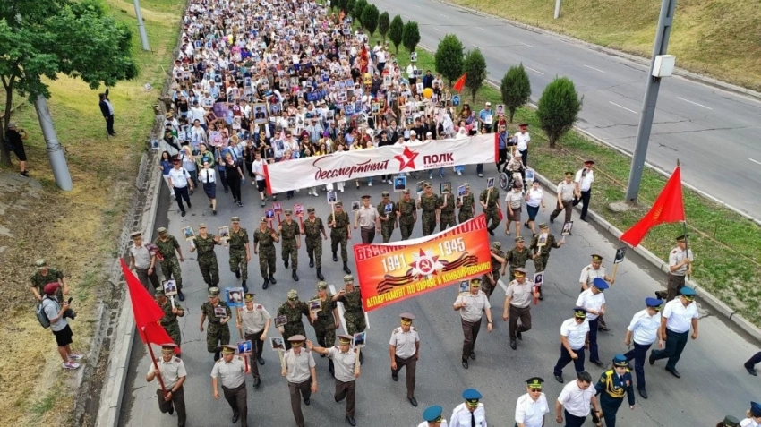 В каждом городе Кыргызстана бурлила сегодня река – Бессмертного полка!