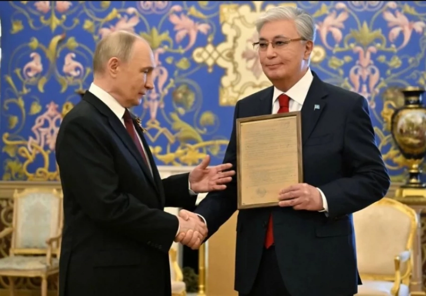 Путин передал Токаеву наградной лист на присвоение его отцу звания Героя Советского Союза