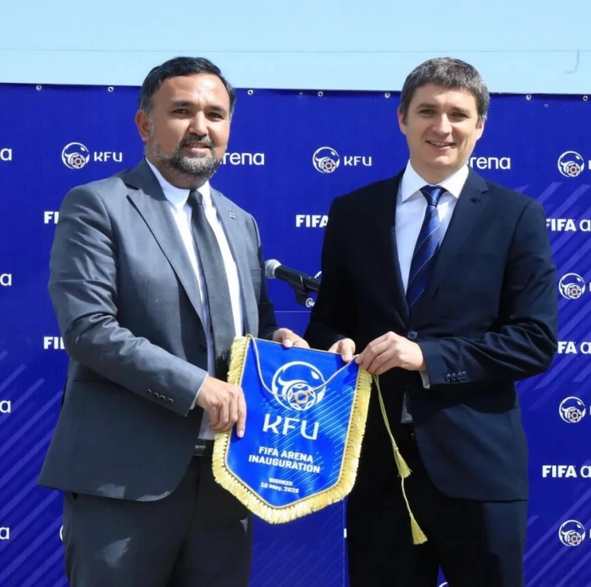 Президент ФИФА поздравил Кыргызстан с открытием мини-поля FIFA Arena