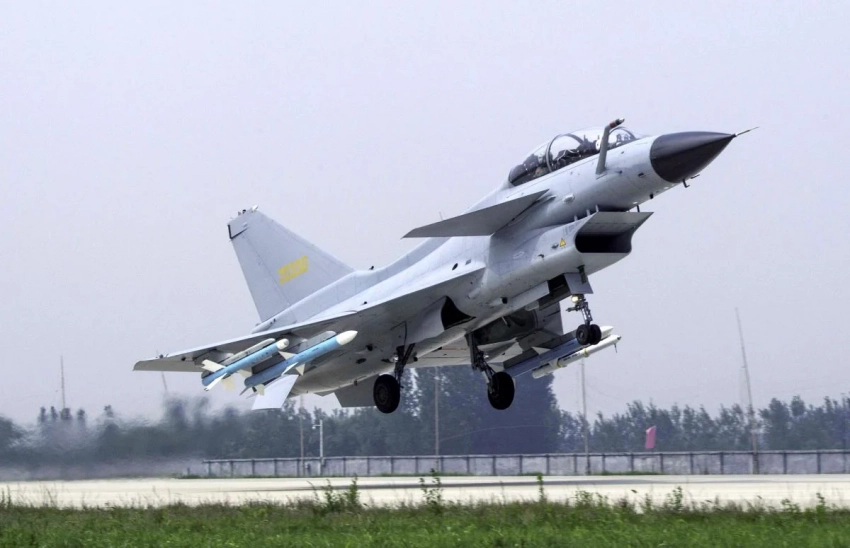 «Эквивалент F-16»: китайский истребитель J-10C стал звездой конфликта Пакистана и Индии, — СМИ