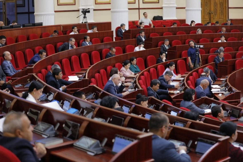 Народно-демократическая партия Узбекистана (НДПУ) бросает вызов правящей коалиции в стране