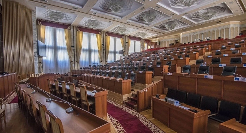 Бывшим спикерам - особые привилегии. Парламент одобрил поправки