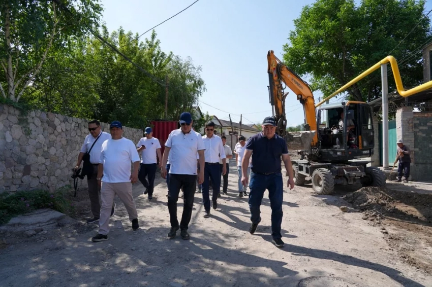 Мэр Бишкека проинспектировал строительство дорог