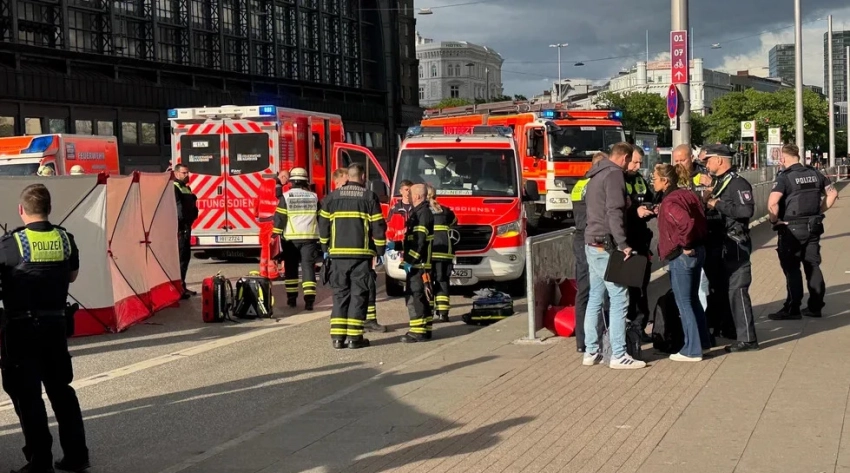 В Гамбурге женщина напала с ножом и ранила 18 человек