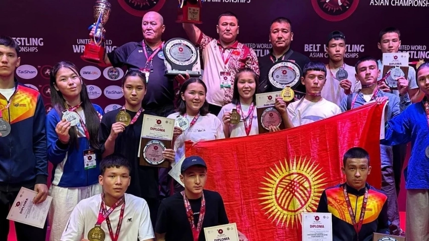 Кыргызстанцы взяли 13 медалей на молодежном чемпионате Азии по борьбе алыш