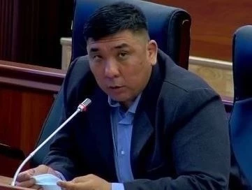 Тилек Усупов: Некоторые министры работают по принципу "Готовь три конверта"