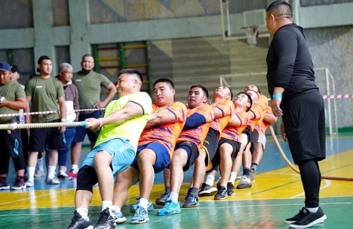 В Бишкеке прошел чемпионат страны по перетягиванию каната
