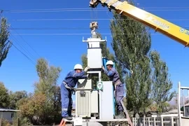 В Иссык-Кульской области устанавливают новые трансформаторы
