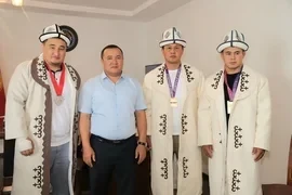 Мэр Джалал-Абада поздравил призеров международных турниров по самбо и грэпплингу