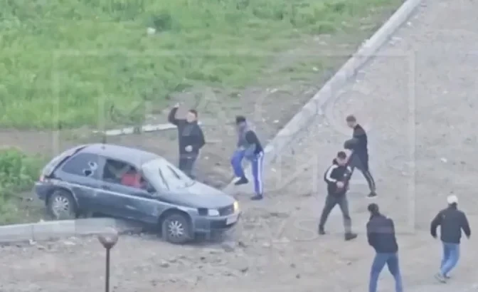 На Камчатке оштрафовали кыргызстанцев, закидавших машину камнями