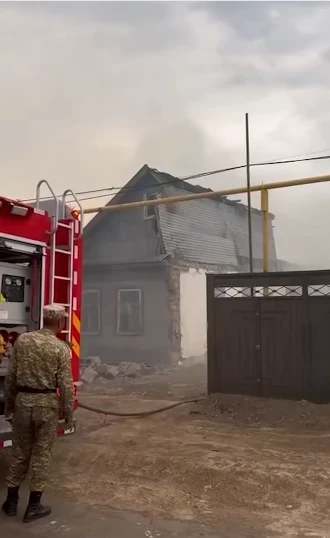 В Бишкеке молния ударила в дом в районе «Кудайбергена»