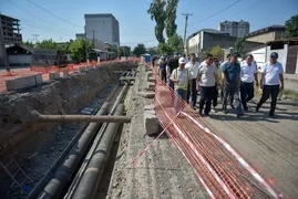 Реконструкция теплотрассы в Бишкеке: мэр поручил ускорить работы