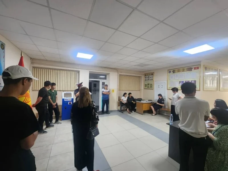 В Бишкеке в ходе рейда выявлены случаи детского труда и нарушения ночного режима