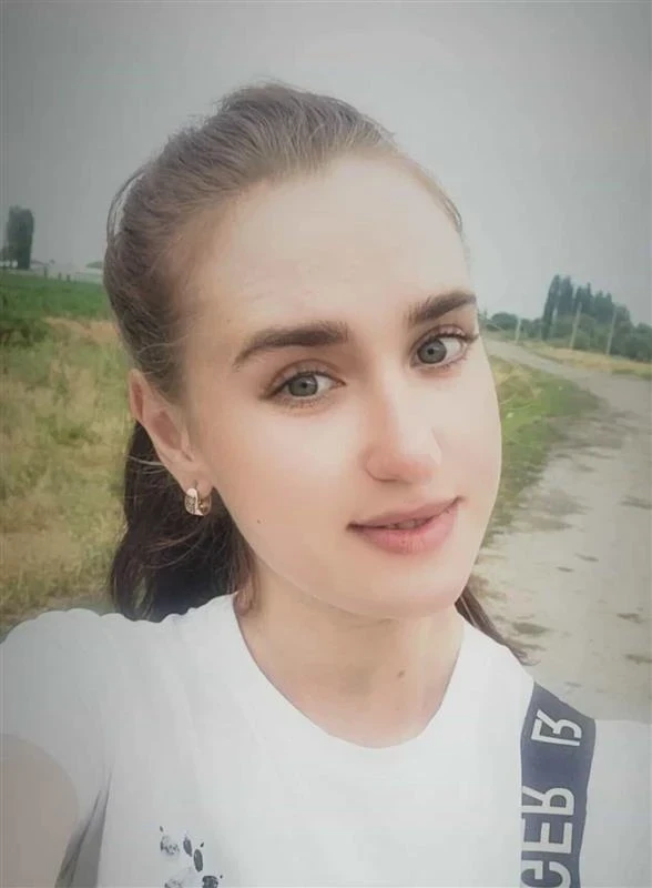В Кара-Балте пропала девушка. Родные просят помощи в поисках