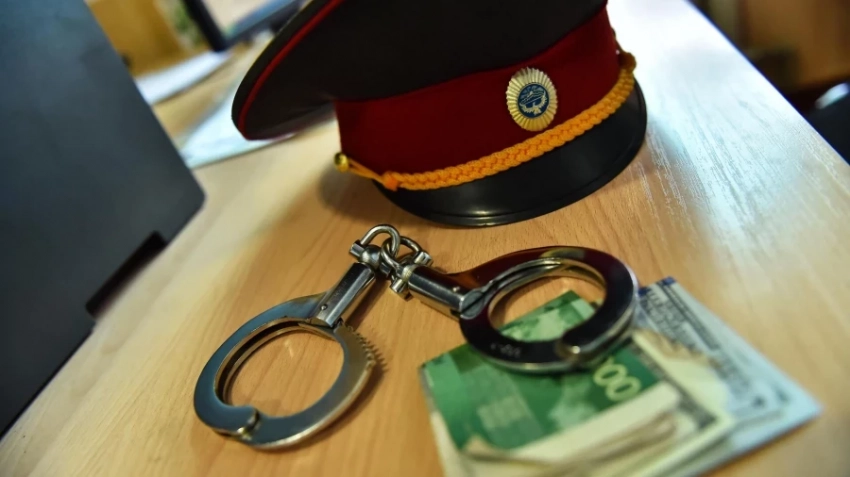 В Бишкеке ГКНБ задержал сотрудника Первомайского РУВД