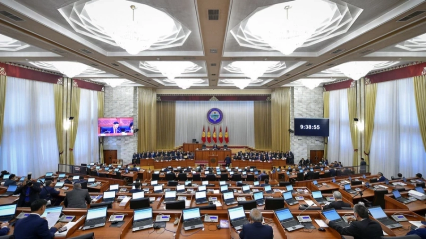 У депутата в парламенте заболело сердце за суффикс «стан» в названии страны