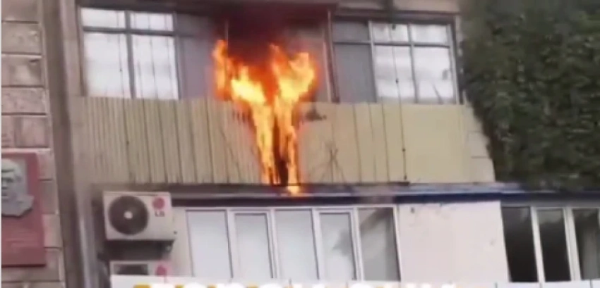 Бишкекчанин бросился в огонь (видео)