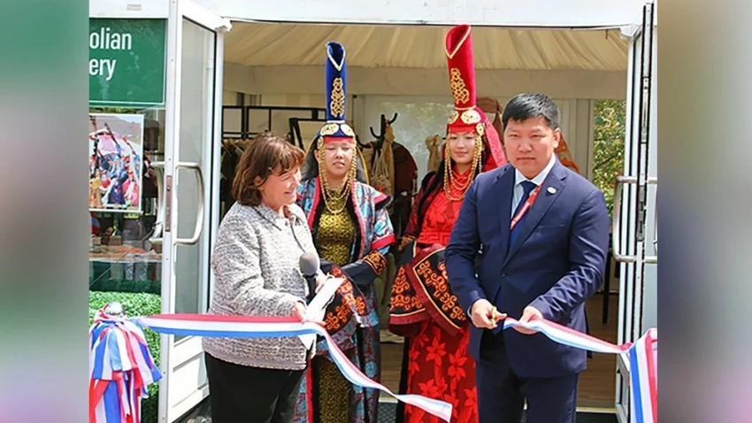 Посольство Монголии посетило Spruce Meadows, чтобы представить новую экспозицию
