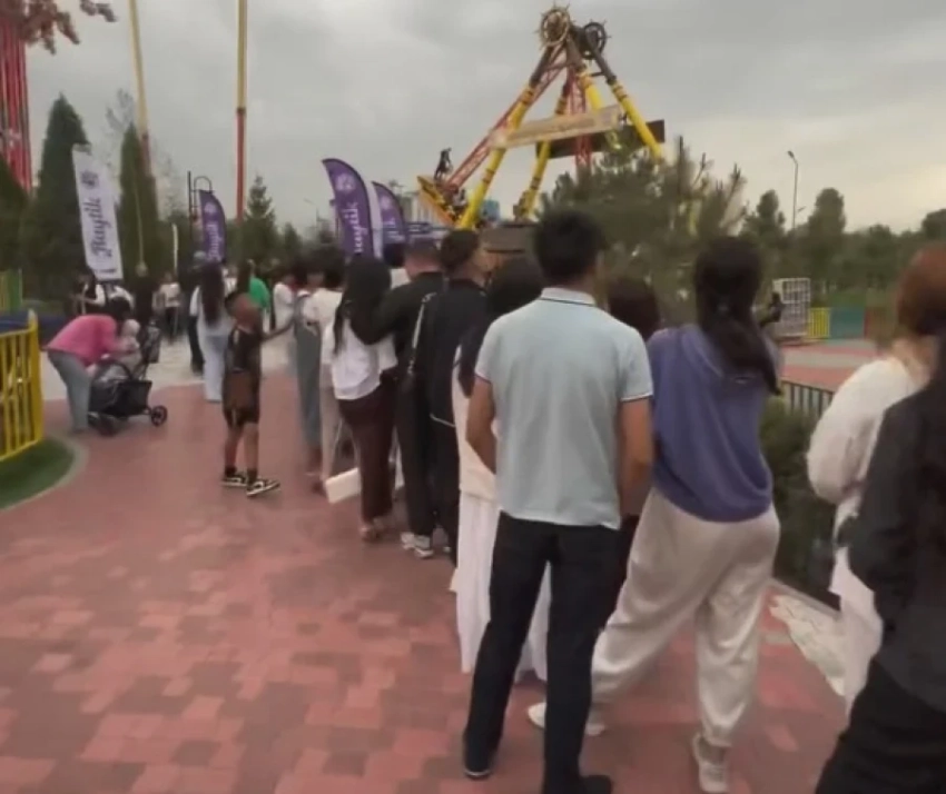 В очереди на аттракцион в новом парке Бишкека произошла драка (видео)