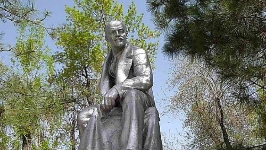 В Джалал-Абаде также демонтировали памятник Ленину