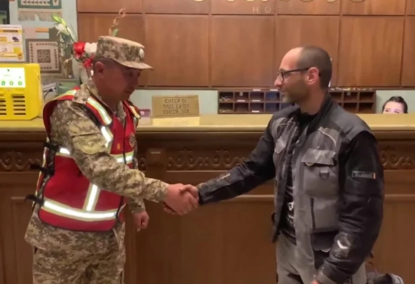 В Чон-Алайском районе спасатели помогли туристу из Португалии (видео)