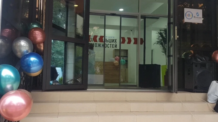 В Бишкеке открыли образовательный центр "Школа больших возможностей"