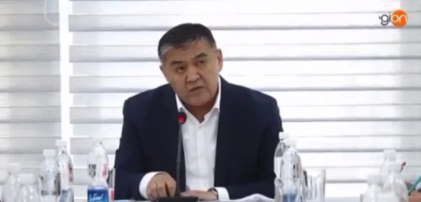 Камчыбек Ташиев - чиновнику: У меня наметанный глаз, сразу выявляю