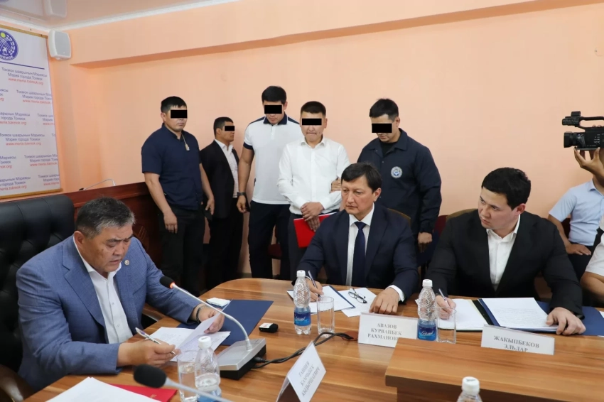 В ГКНБ рассказали подробности задержания мэра Токмока