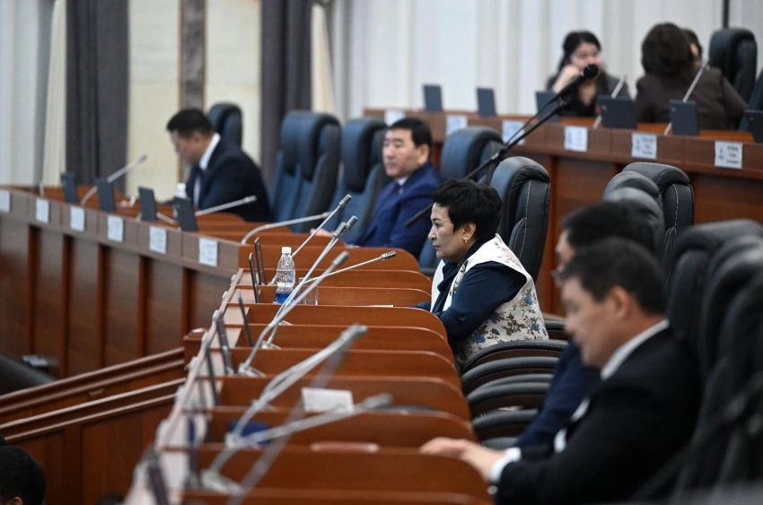 Жогорку Кенеш принял закон о СМИ