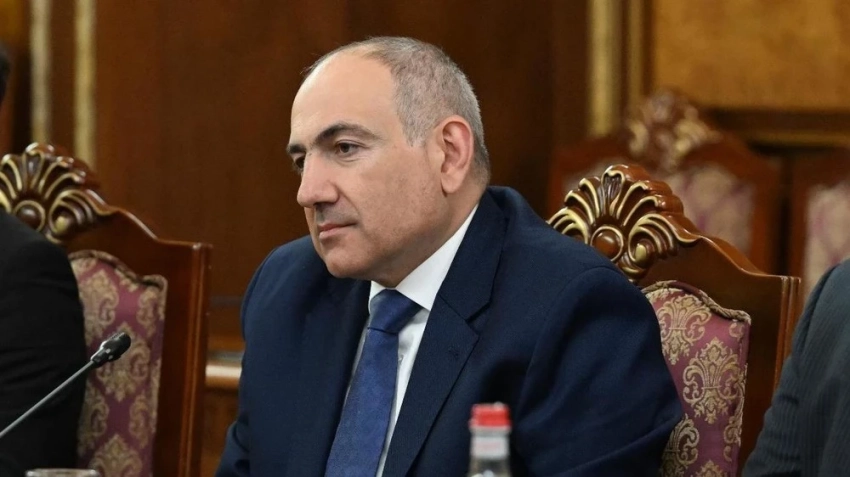 Пашинян ответил на слухи об обрезании и вызвал патриарха на личную встречу