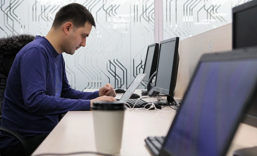 В Кыргызстане дефицит айтишников. Депутат призывает Минобраз усилить работу в этом направлении