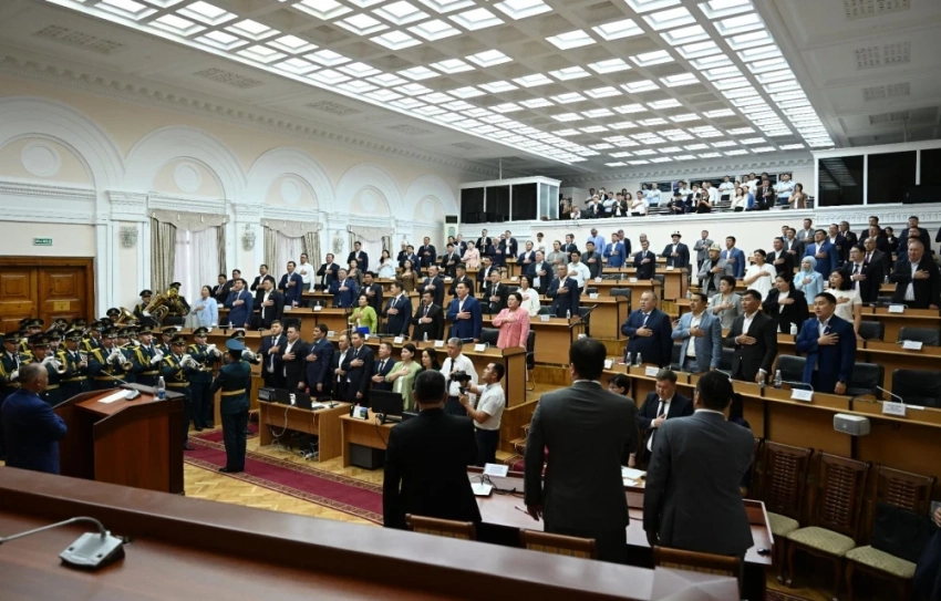 Депутаты Жогорку Кенеша ушли на каникулы до сентября