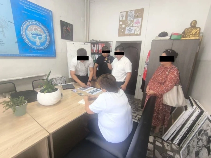 Завкафедрой и педагог одного из колледжей Бишкека задержаны за взятку