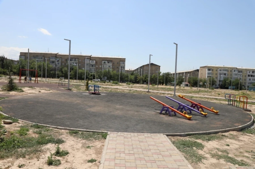 В Токмаке на восстановление скандального парка привлекли сотни госслужащих