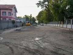 На одной из улиц Бишкека проводят капремонт