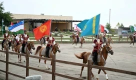 Садыр Жапаров посетил шоу карабахских лошадей в Азербайджане (фото)