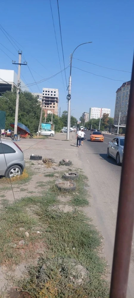 Жители ул. Салиевой просят обустроить тротуары в отрезке от Ауэзова до Калинина