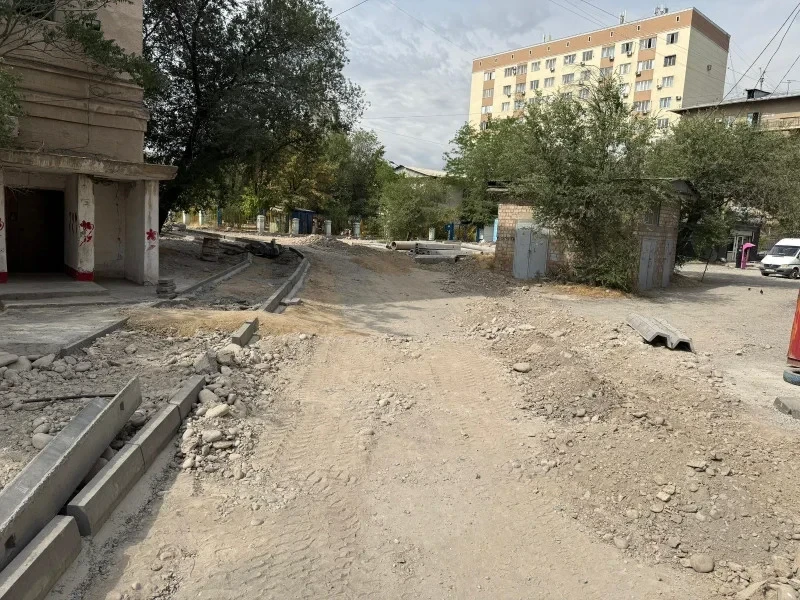 В 5-м микрорайоне проводят ремонт внутридворовой дороги