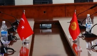 Глава Минобороны и посол Турции в КР обсудили вопросы военного сотрудничества