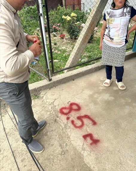 В Караколе сносят заборы, вышедшие за границы и мешающие строительству дороги (фото)