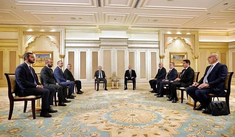 Алиев и Пашинян договорились о продолжении переговоров