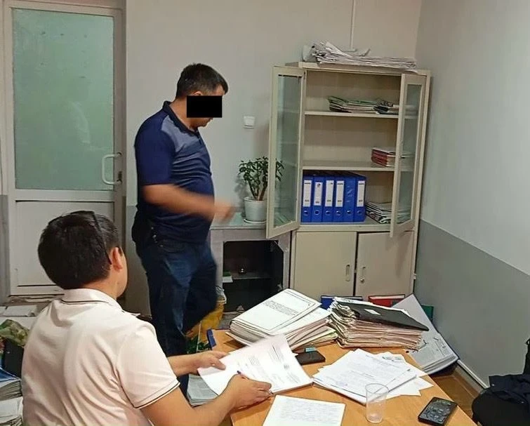ГКНБ обнаружил в Кара-Суйском районе незаконную выдачу земель. Задержаны пятеро