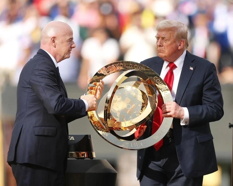 Трампа освистали на финале Клубного ЧМ во время вручения трофея "Челси"