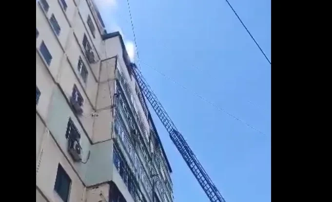 В Бишкеке произошёл пожар в многоквартирном доме, эвакуировано около 50 человек