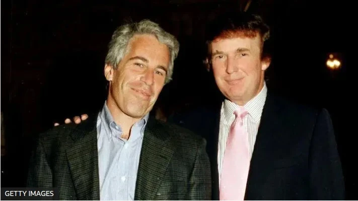 Трамп подал иск на $10 млрд к газете The Wall Street Journal из-за статьи о «непристойной» открытке для Джеффри Эпштейна