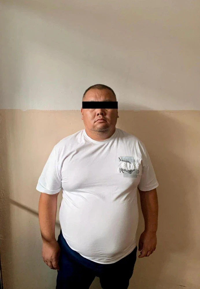 "Действовали по поручению мэра". Чиновников мэрии Кара-Балты задержали по делу об откатах
