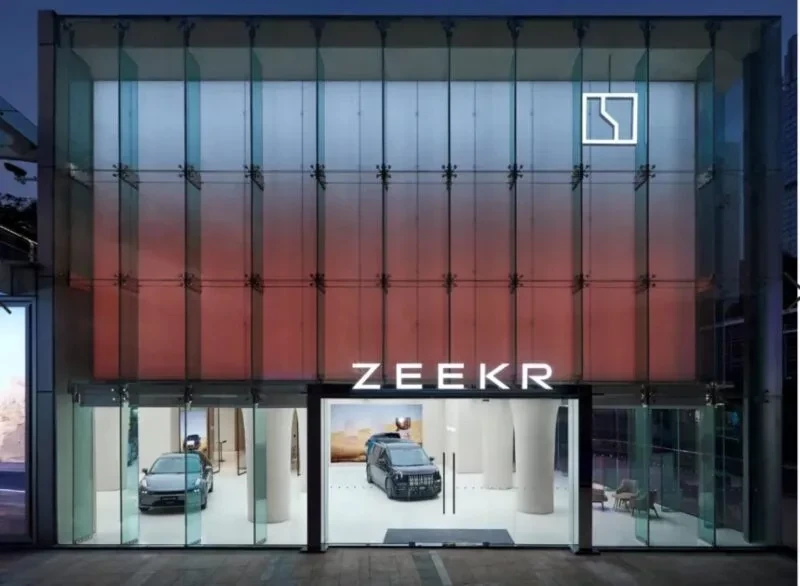 Китайский бренд Zeekr обвинили в продаже подержанных авто как новых